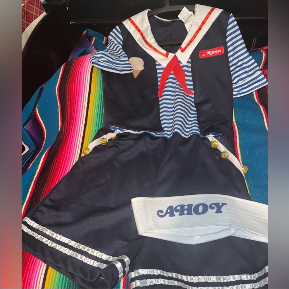 Stranger Things Scoops Ahoy costume